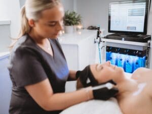 Hướng dẫn đầy đủ về HydraFacials