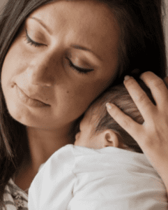 Nám da sau sinh có tự hết không? Giải pháp điều trị an toàn